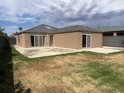 9 Cape Barron Drive, Lara