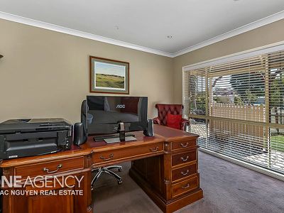 12 Vantage Close, Belmont