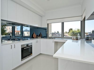 5/3 Leeder Street, Glendalough