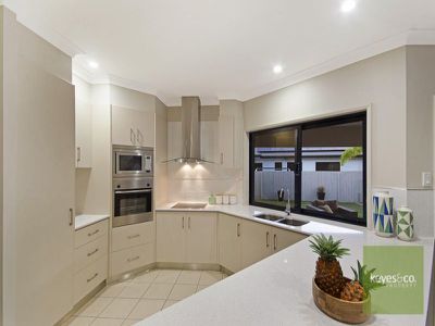 2 Heliconia Court, Mount Louisa