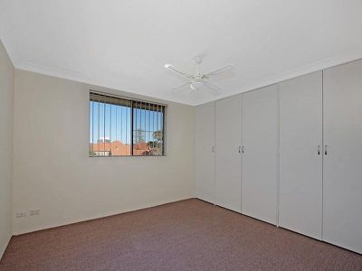 9 / 2 Hinton Street, Wollongong