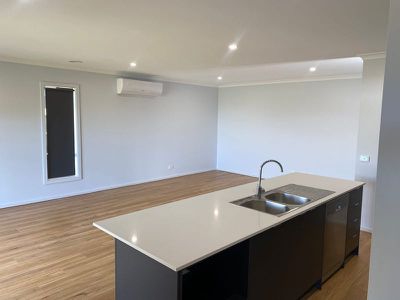 4 Shrubs Road, Mambourin