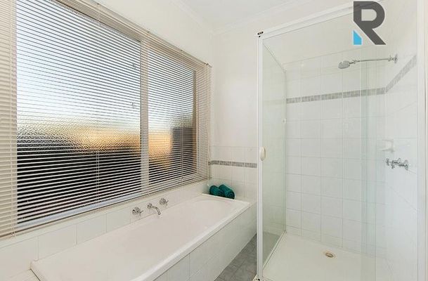 36 The Ridge, Oaklands Junction