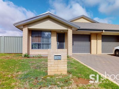 15A Magnolia Boulevard, Dubbo
