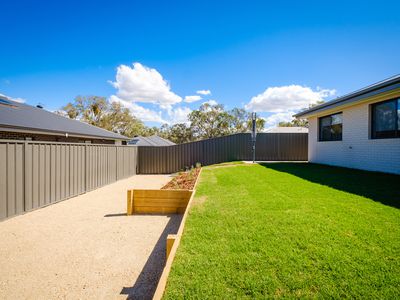 8 EASTON LANE, Wodonga