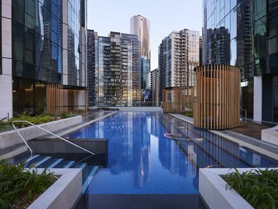 Experience Melbourne’s Vibrant Lifestyle