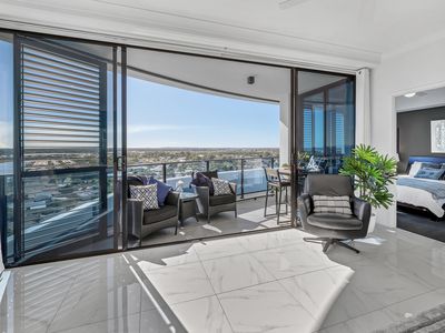 31201 / 5 Harbour Side Court, Biggera Waters