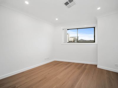 2 / 5 Holland Crescent, Casula