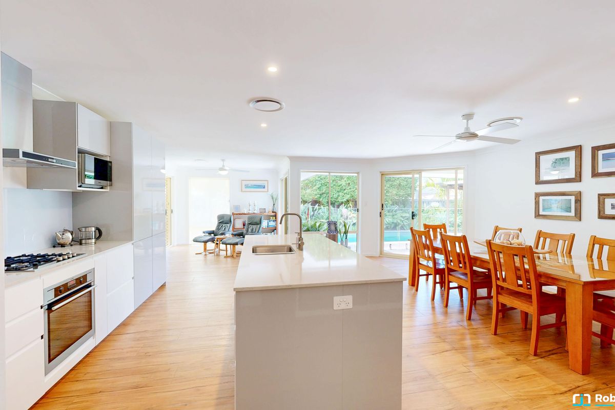 1 Feathertail Court, Tewantin