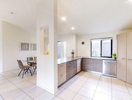 Immaculate Home with Side Access & Short Walk to Town image 5