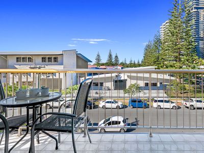 9 / 4 Mary Avenue, Mermaid Beach