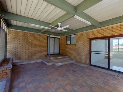 8 Bass Place, Dubbo