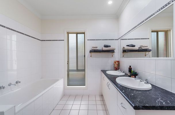 11 Nicholson Court, Greenvale