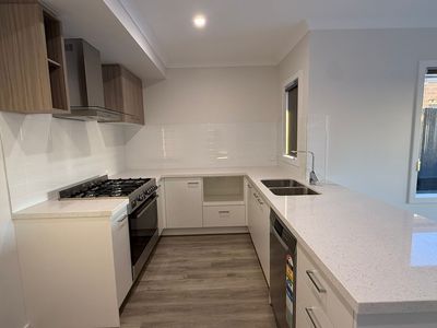 76 Buckingham Boulevard, Strathtulloh