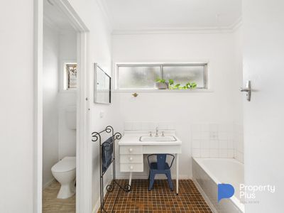 50 Specimen Hill Road, Golden Square