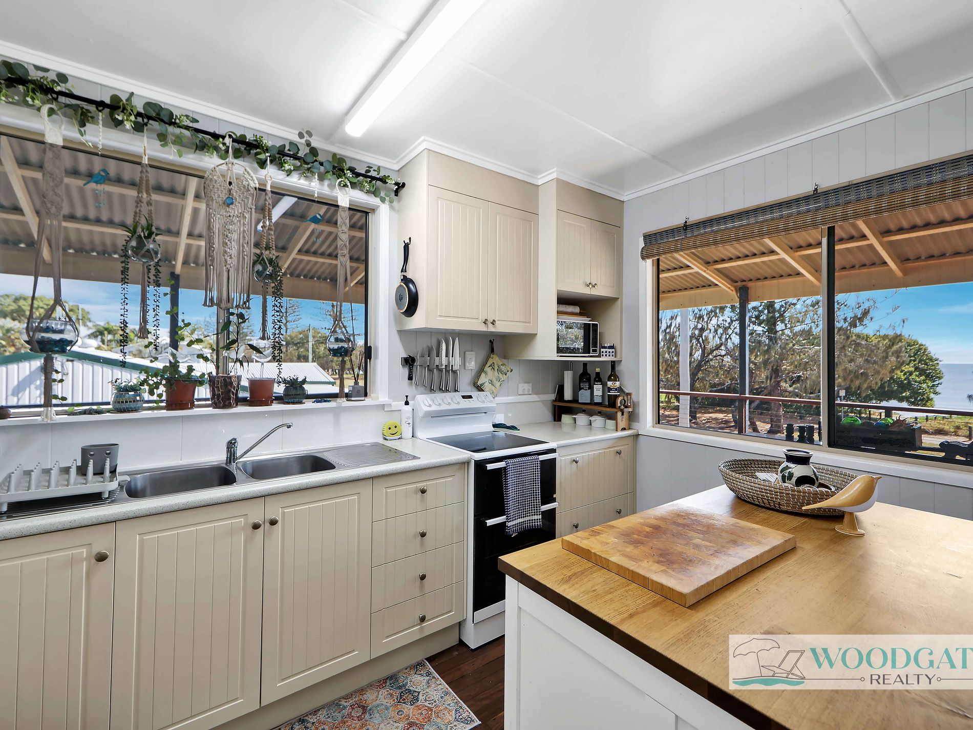 104 Esplanade, Woodgate