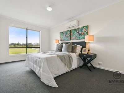 6 Mahara Walk, Cranbourne West