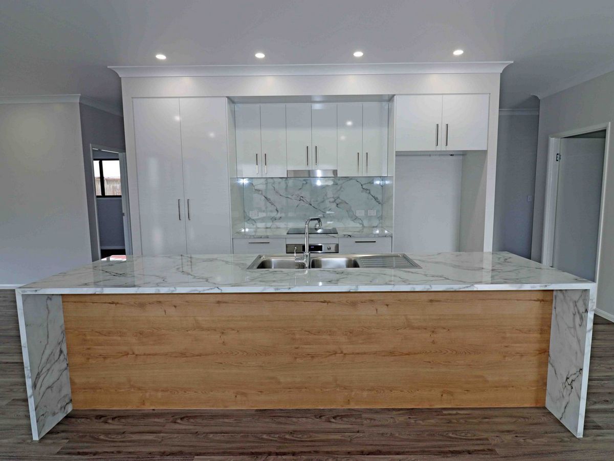 1 / 4 Canopus Circ, Atherton