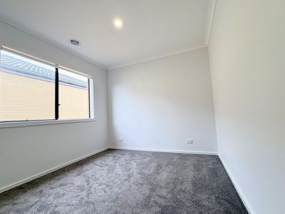 25 Dryandra Street, Manor Lakes