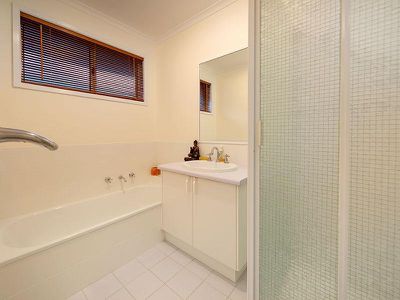 6 AZURE DRIVE, Wodonga