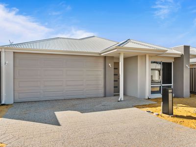 17 Desert Pea Loop, Piara Waters
