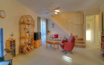 2/11 Hood Court, Berwick