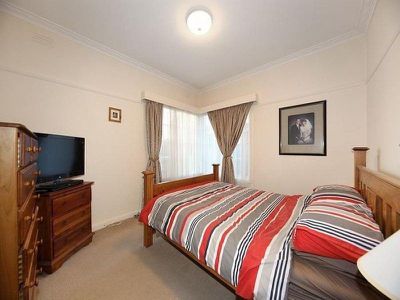 8 Wards Grove, Bentleigh East