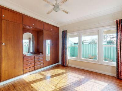 2 CORBETT AVENUE, Dubbo