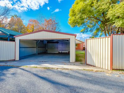 425 MACAULEY STREET , Albury