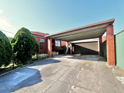 39 Murchison Crescent, Clayton South