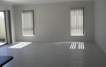 2 / 7 Delfta Court, Pakenham
