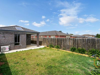 1 / 17 BIRDSWING TERRACE, Melton South
