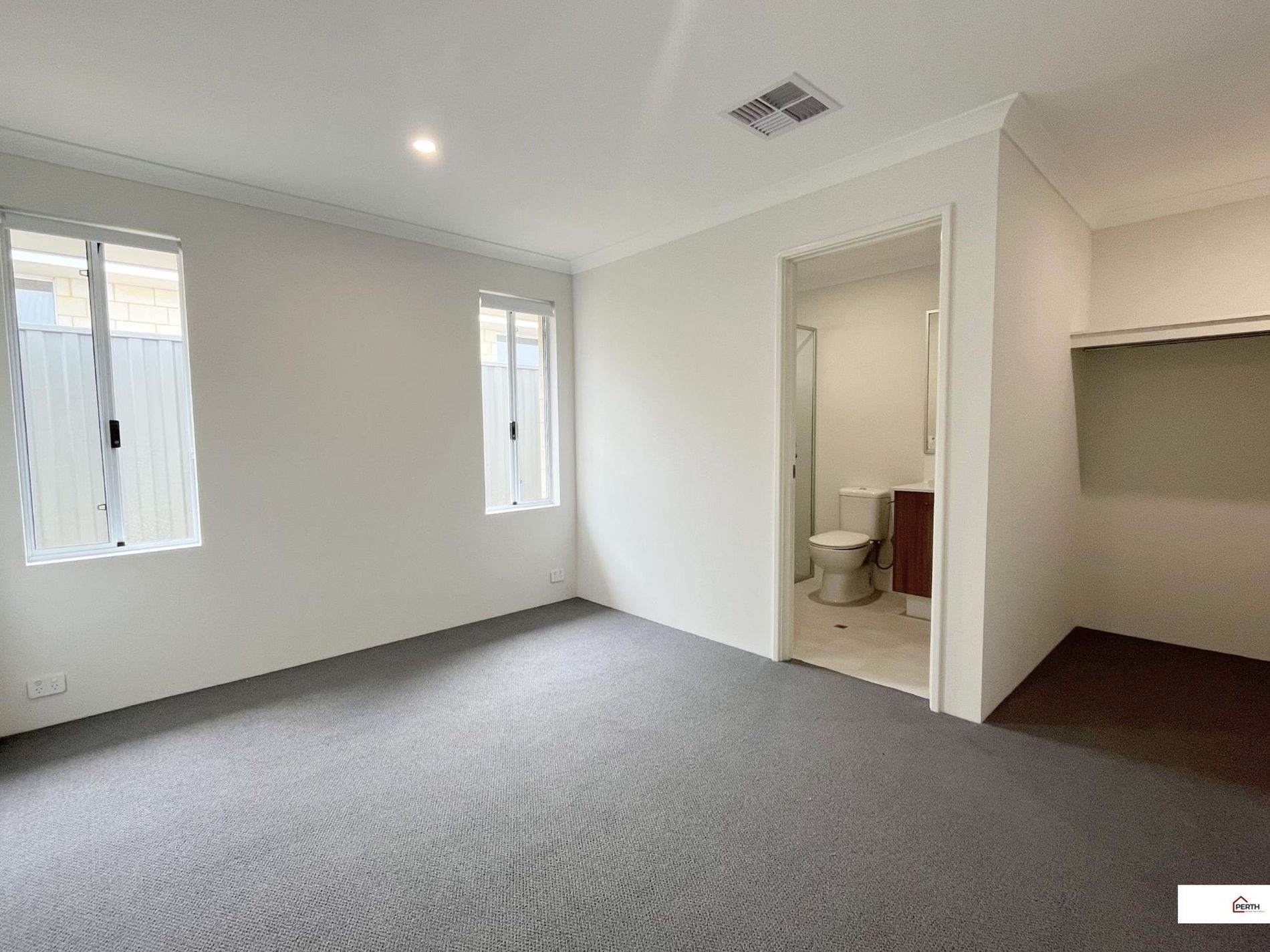 12 Oxley Street, Lakelands