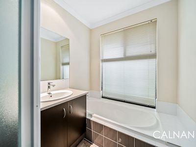 4 Nutmeg Place, Wattle Grove