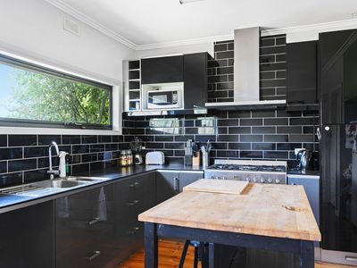 24 Fifth Avenue, White Hills