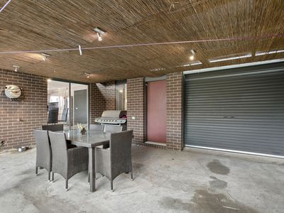 8 Yarraman Road, Manor Lakes