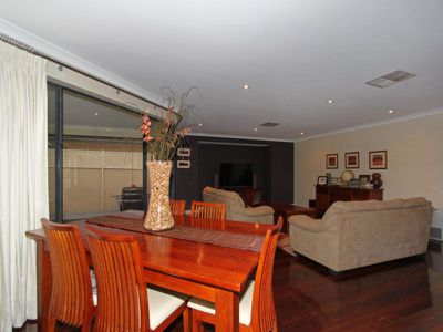 44 Longmore Parade, Broadwood