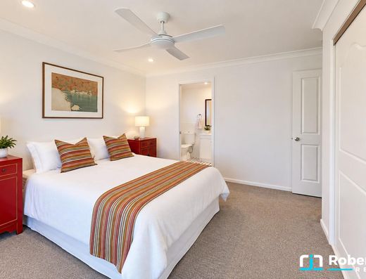 Spacious, Light-Filled Living in a Quiet Old Tewantin Cul-de-Sac image 11