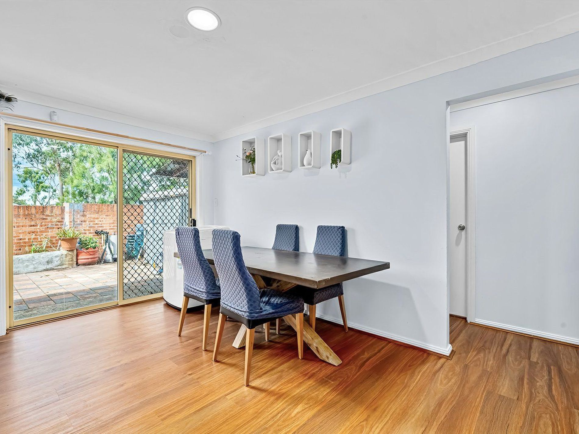 2 / 5 Corella Road, Green Valley