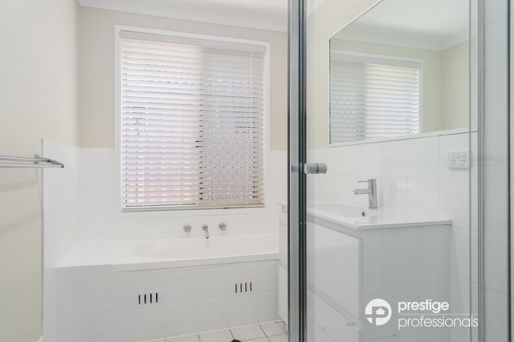 10 Glenrock Court, Wattle Grove