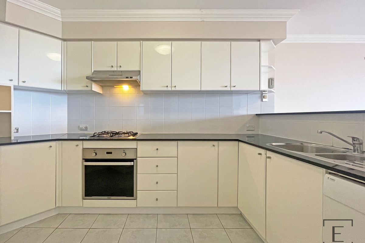 607 / 8 Wentworth Drive, Liberty Grove