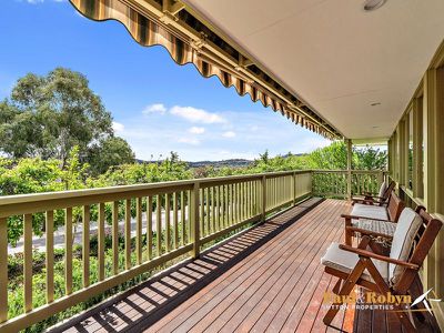 27 Mountain Circuit, Calwell