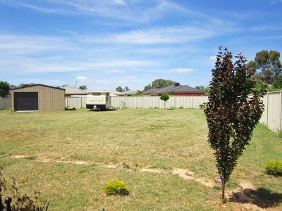 8 Ombana Court, Ascot
