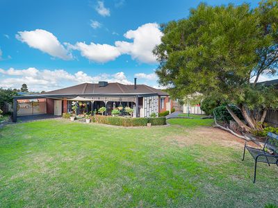 5 Woodfield Place, Sunbury