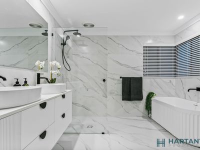 15 Mcgillivray Gardens, Winthrop