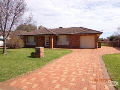 85 Websdale Drive, Dubbo