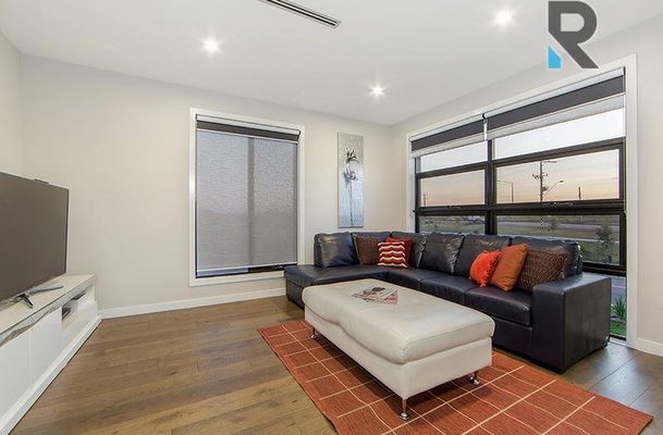 15 Naxos Road, Greenvale