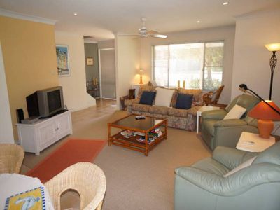 2B Yamba Street, Hawks Nest