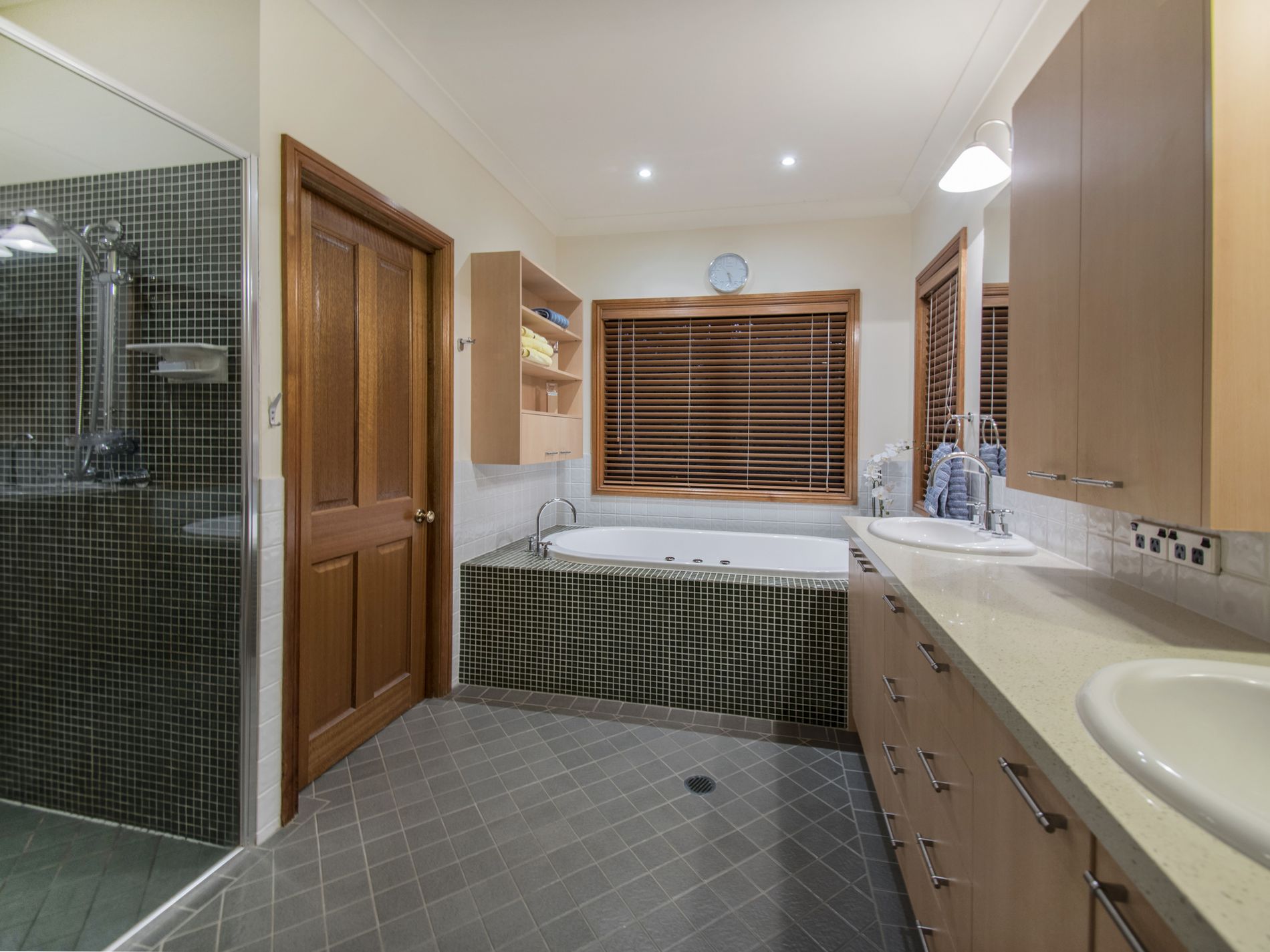 8 DALGLEISH ROAD, Ormeau Hills