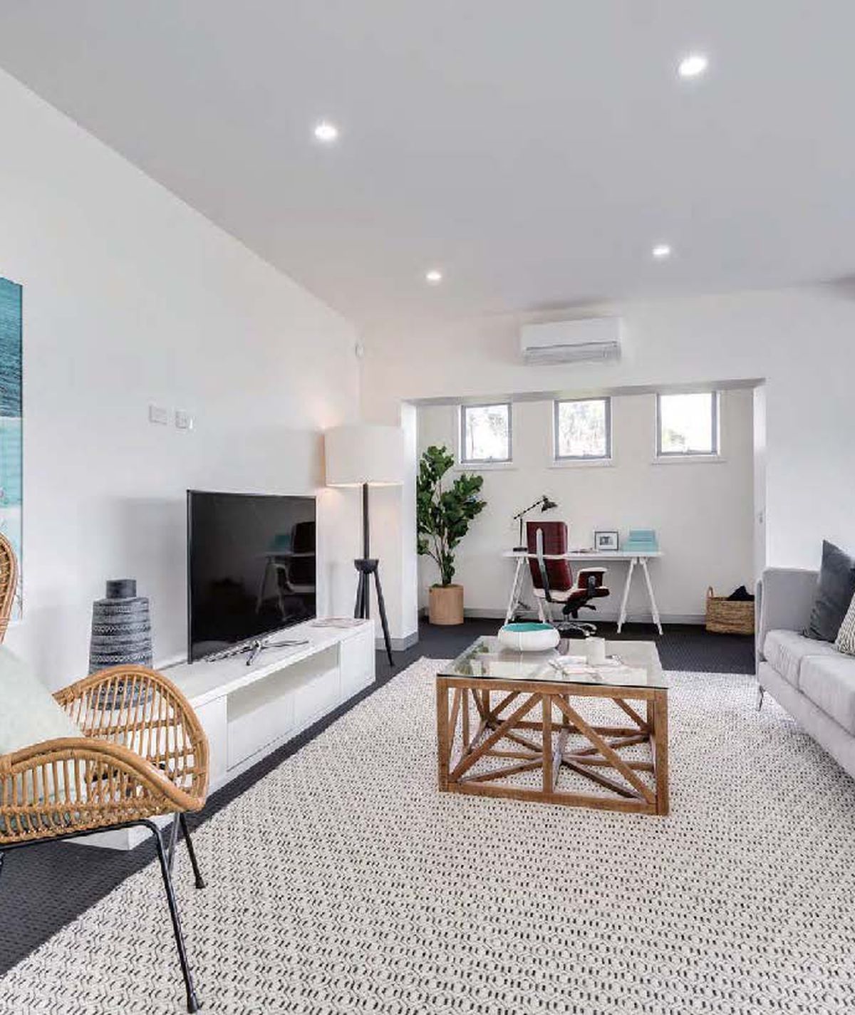 Stylish Townhouse close to all amenities.